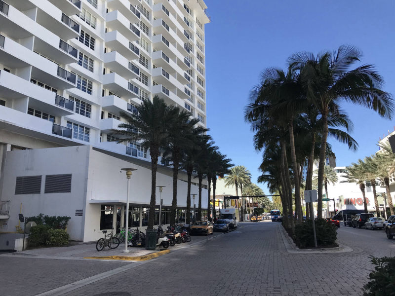 Lincoln Road and Decoplage building