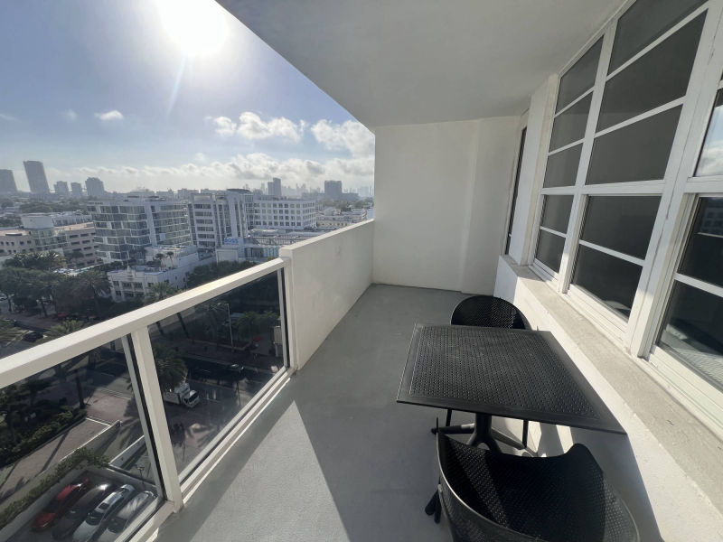 balcony with Miami view
