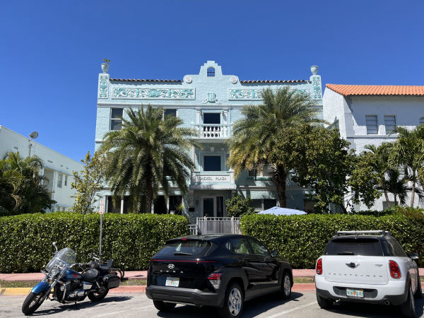 front view of 1218 Drexel Building in Miami Beach