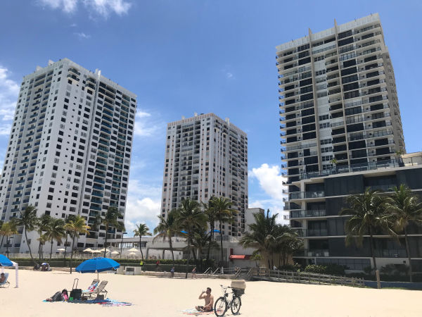 Quadomain seens from the beach