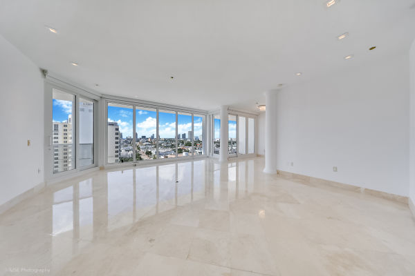 Breathtaking view from penthouse in Miami Beach